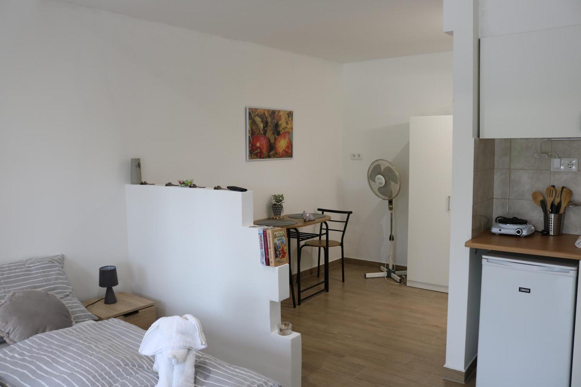 Rezeda Vendeghaz Apartment Fertohomok Exterior photo
